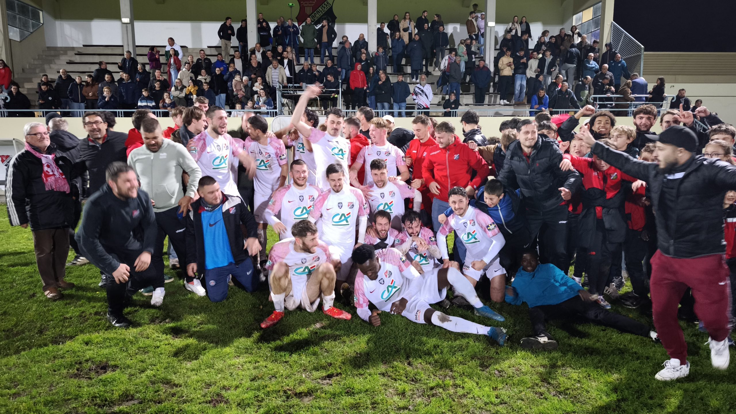 La joie des Lapalissois après leur qualification pour le 7e tour de la Coupe de France.